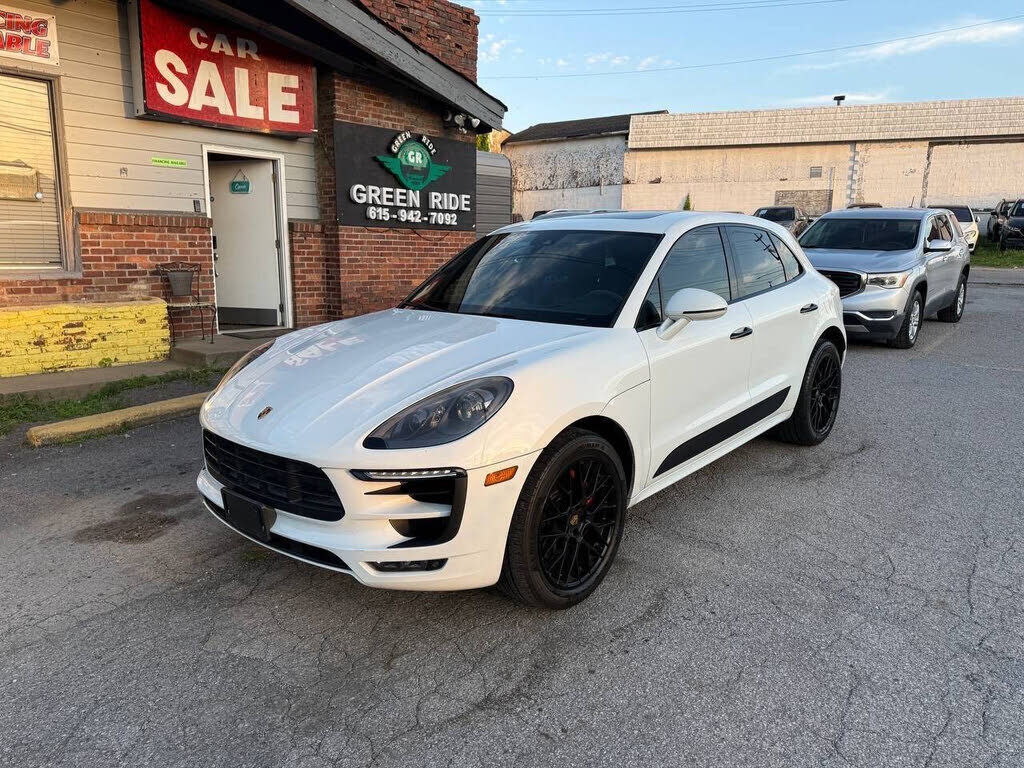 2018 PORSCHE Macan