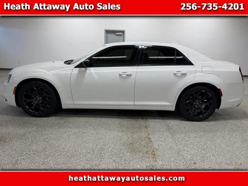 2019 CHRYSLER 300