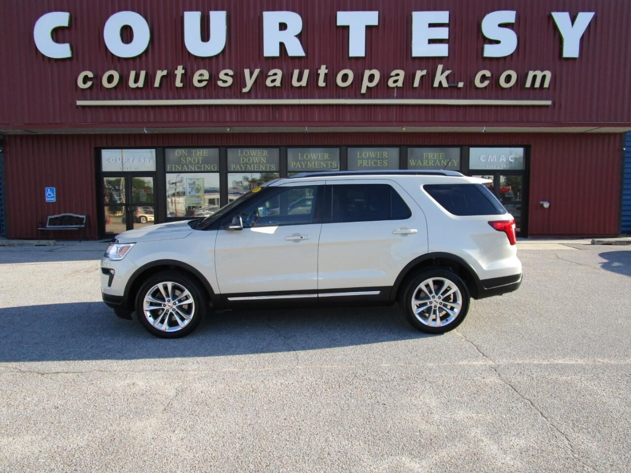 2018 FORD Explorer