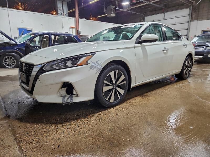 2022 NISSAN Altima