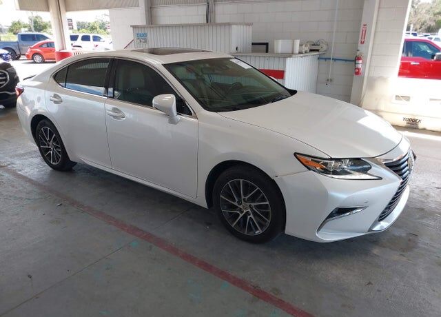2018 LEXUS ES