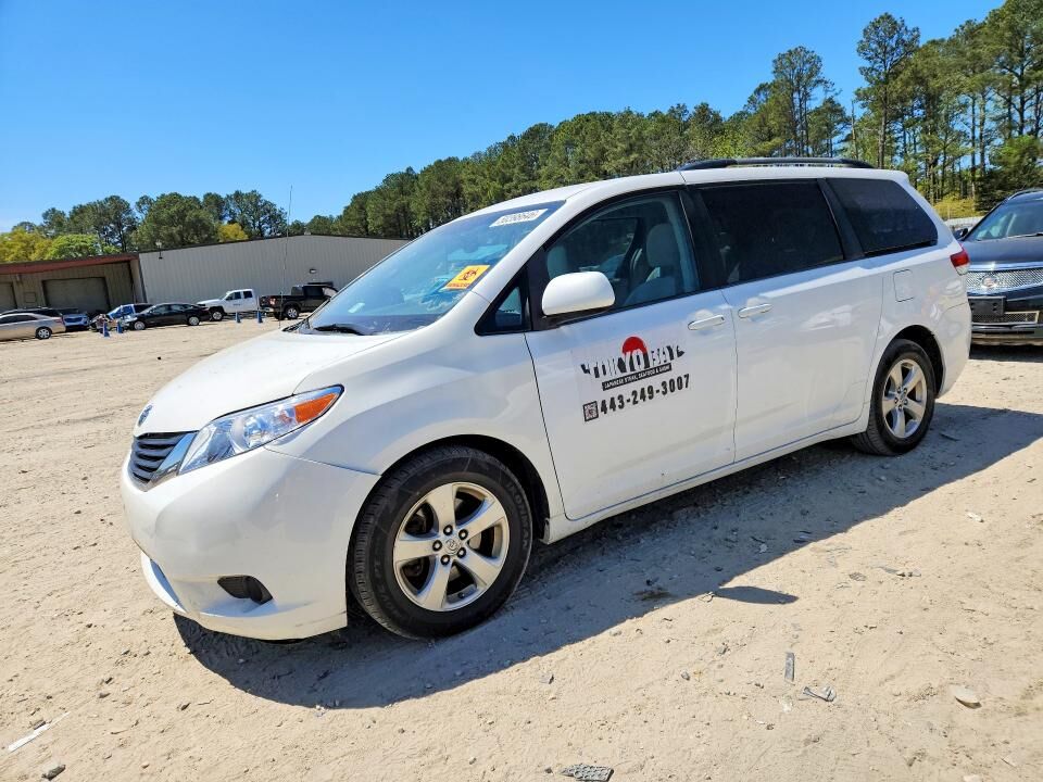 2013 TOYOTA Sienna