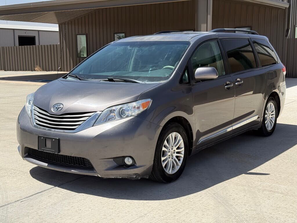 2012 TOYOTA Sienna