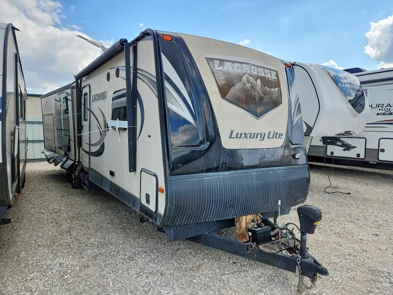 2017 FOREST RIVER Lacrosse Towable