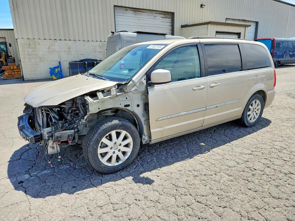 2016 CHRYSLER Town and Country