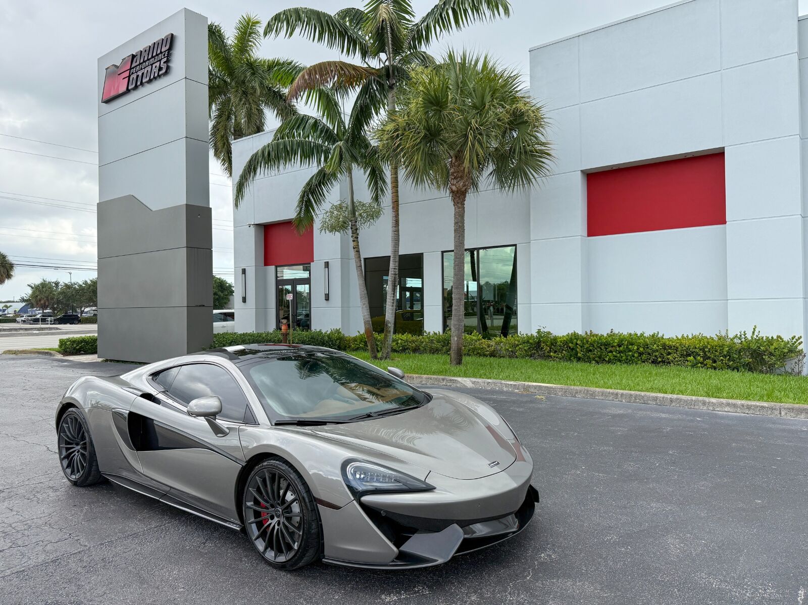 2017 MCLAREN 570GT