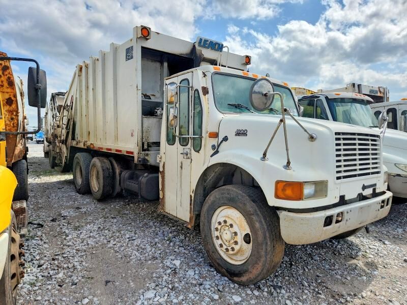 1998 INTERNATIONAL 4900