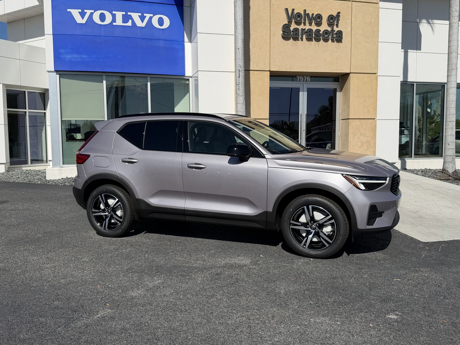 2026 VOLVO XC40