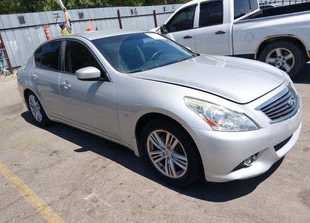 2015 INFINITI Q40