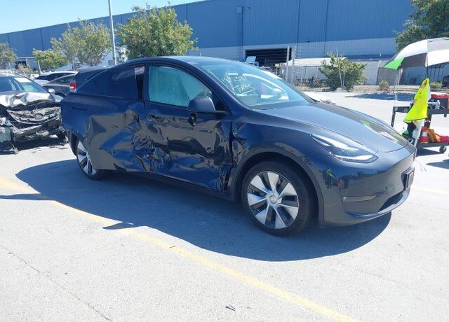 2024 TESLA Model Y