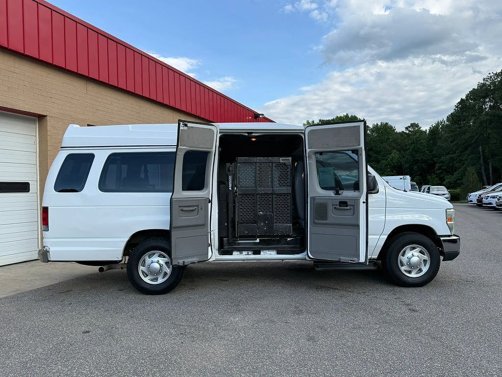 2011 FORD E-350
