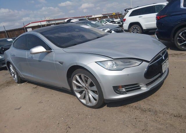 2015 TESLA Model S