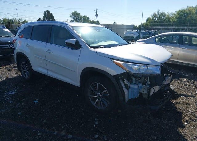 2019 TOYOTA Highlander