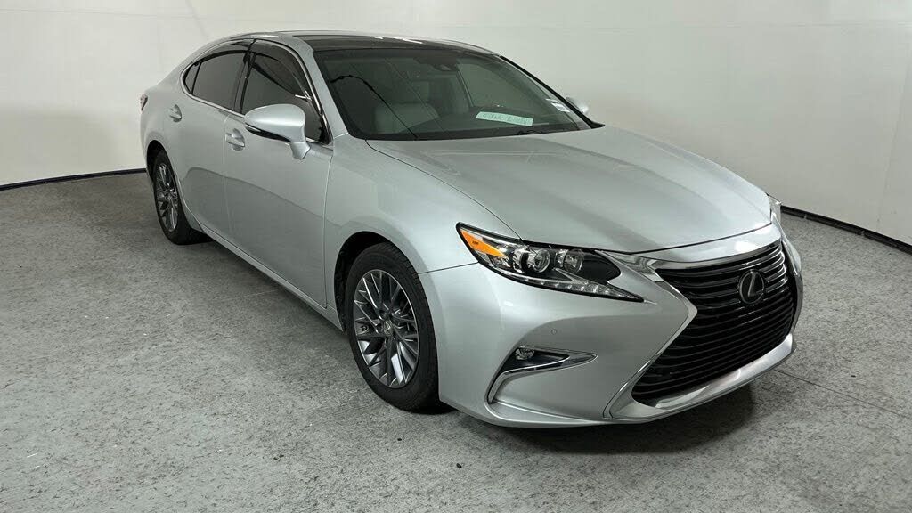 2018 LEXUS ES