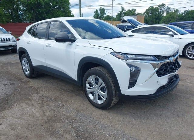 2025 CHEVROLET Trax