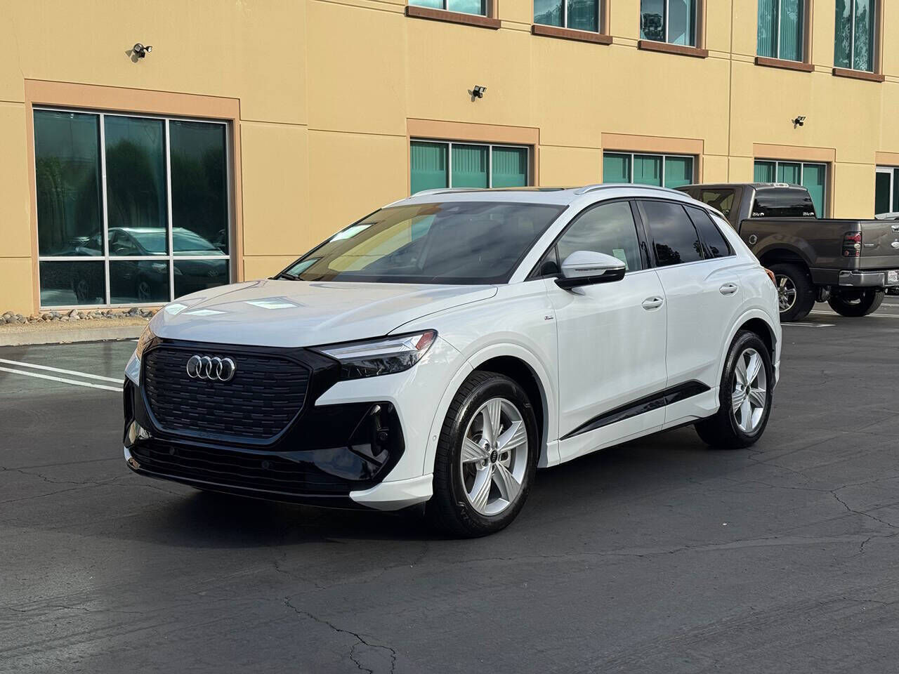 2024 AUDI Q4