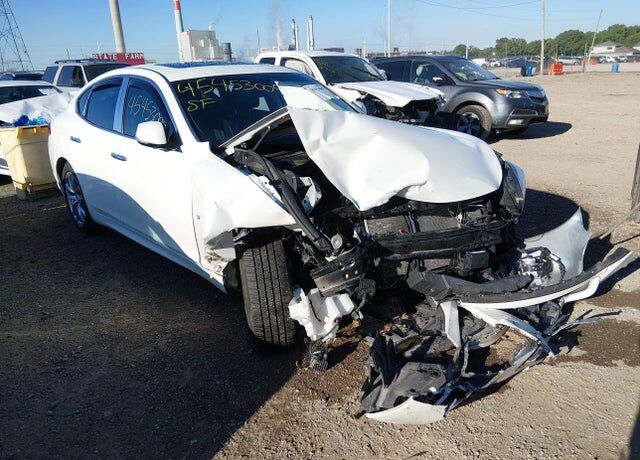 2017 INFINITI Q70