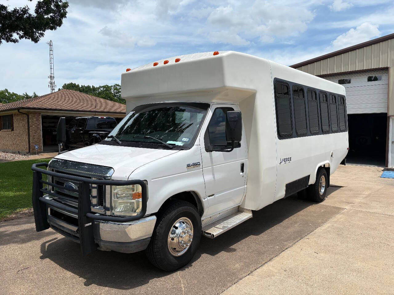 2010 FORD E-450