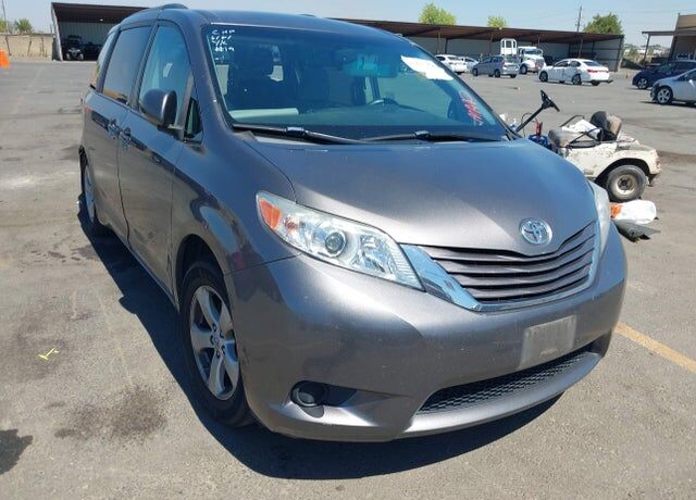 2016 TOYOTA Sienna