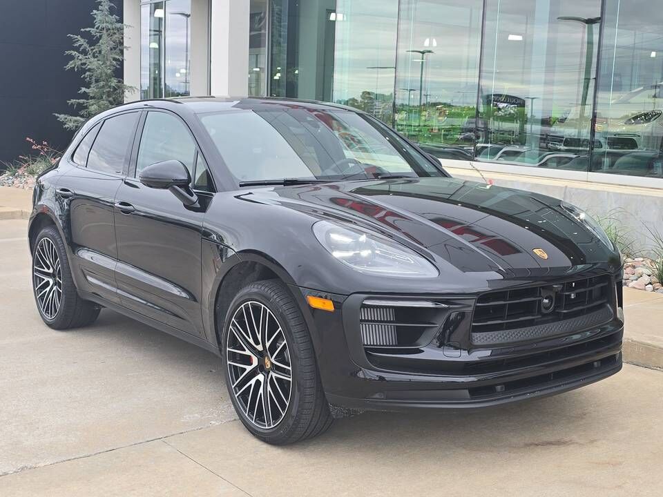 2026 PORSCHE Macan
