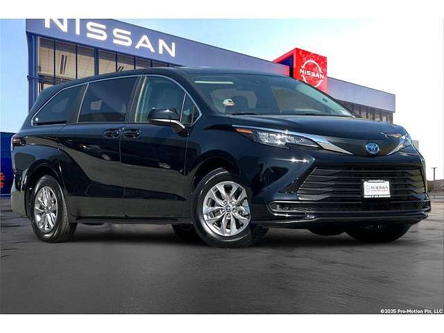 2025 TOYOTA Sienna