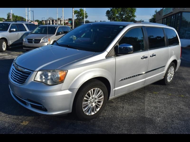 2012 CHRYSLER Town and Country