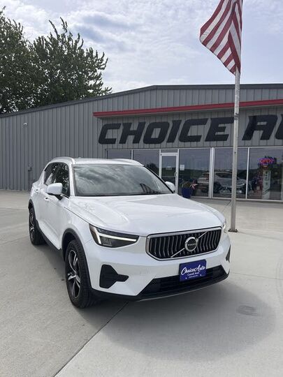 2024 VOLVO XC40
