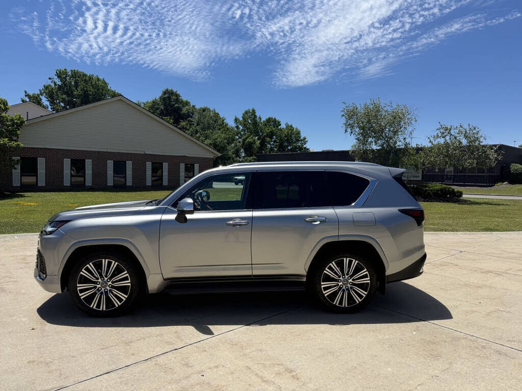 2022 LEXUS LX