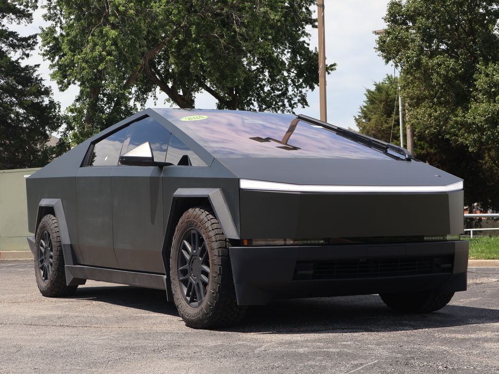 2024 TESLA Cybertruck