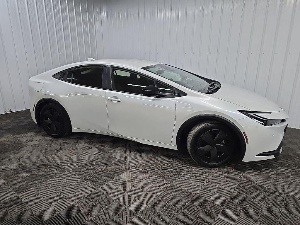 2024 TOYOTA Prius
