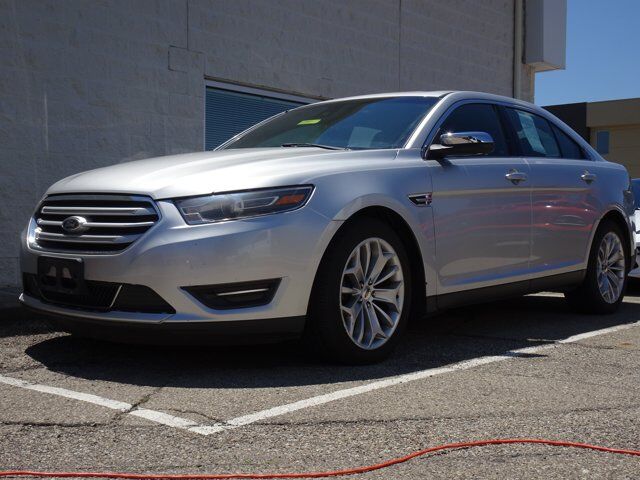 2015 FORD Taurus