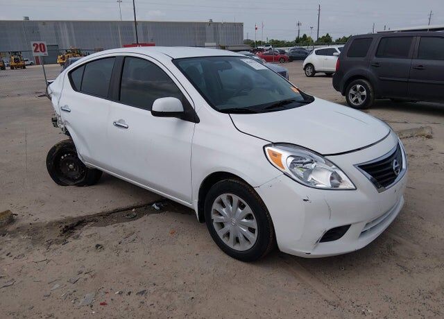 2012 NISSAN Versa