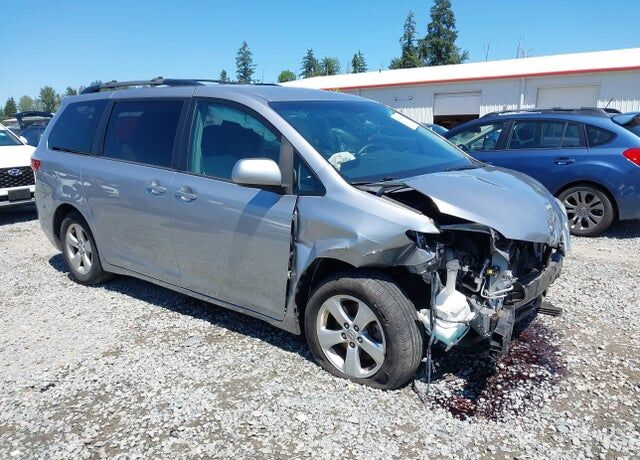 2017 TOYOTA Sienna