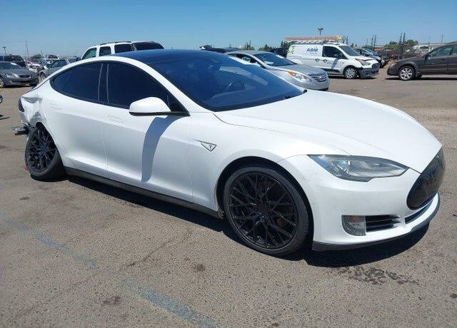 2015 TESLA Model S