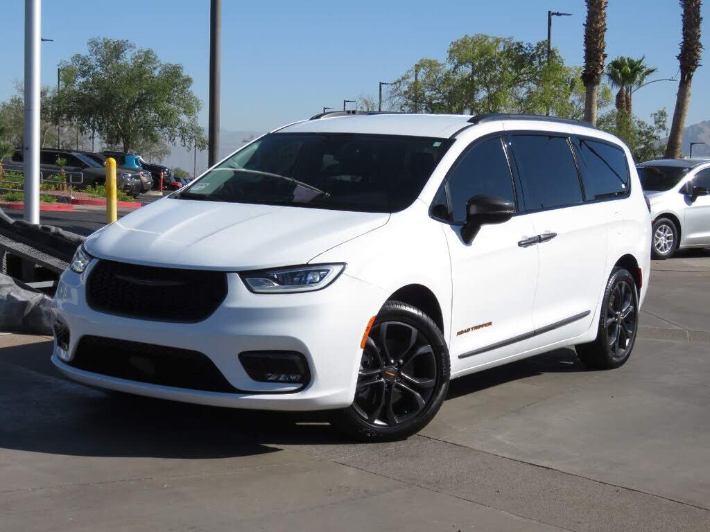 2023 CHRYSLER Pacifica