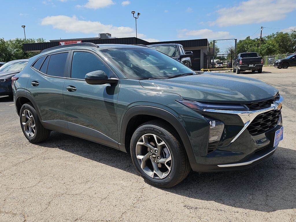 2025 CHEVROLET Trax