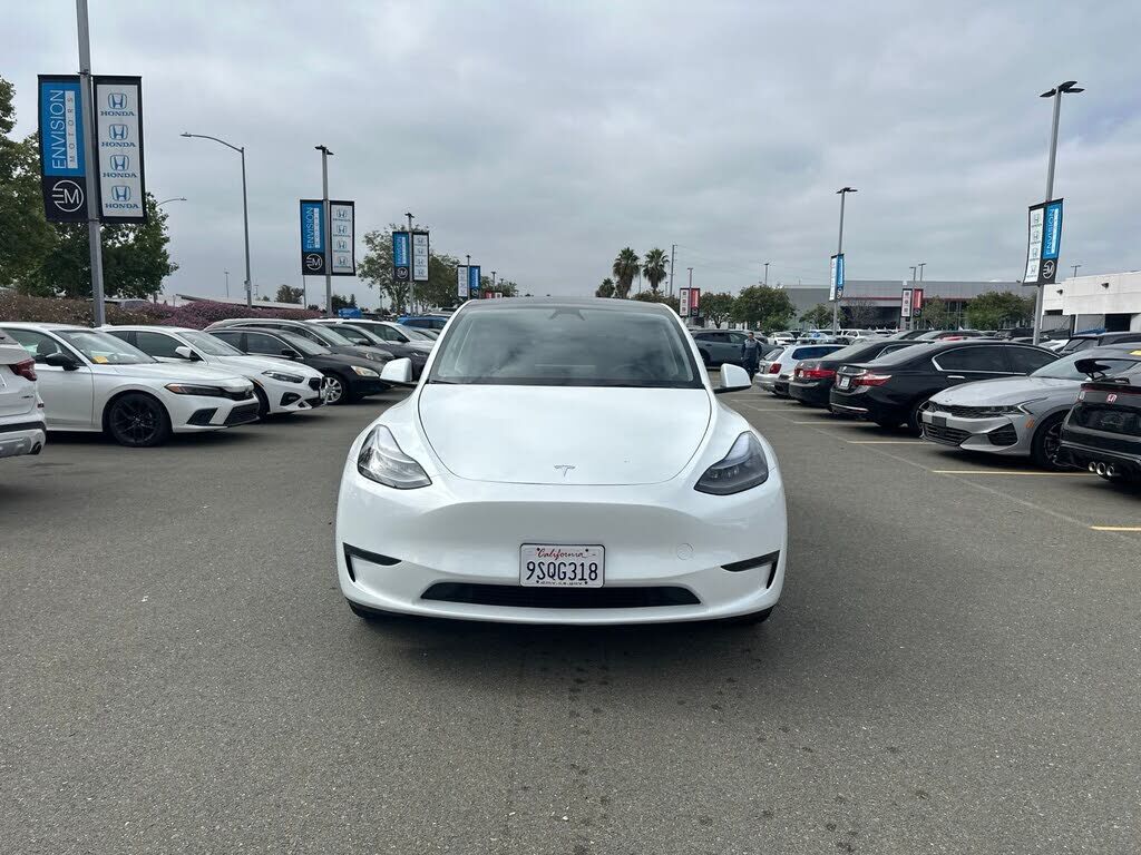 2025 TESLA Model Y