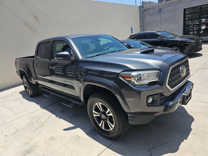 2019 TOYOTA Tacoma
