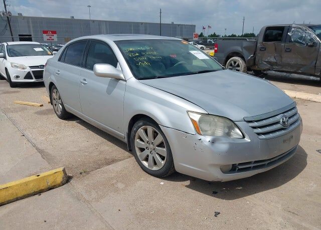 2005 TOYOTA Avalon