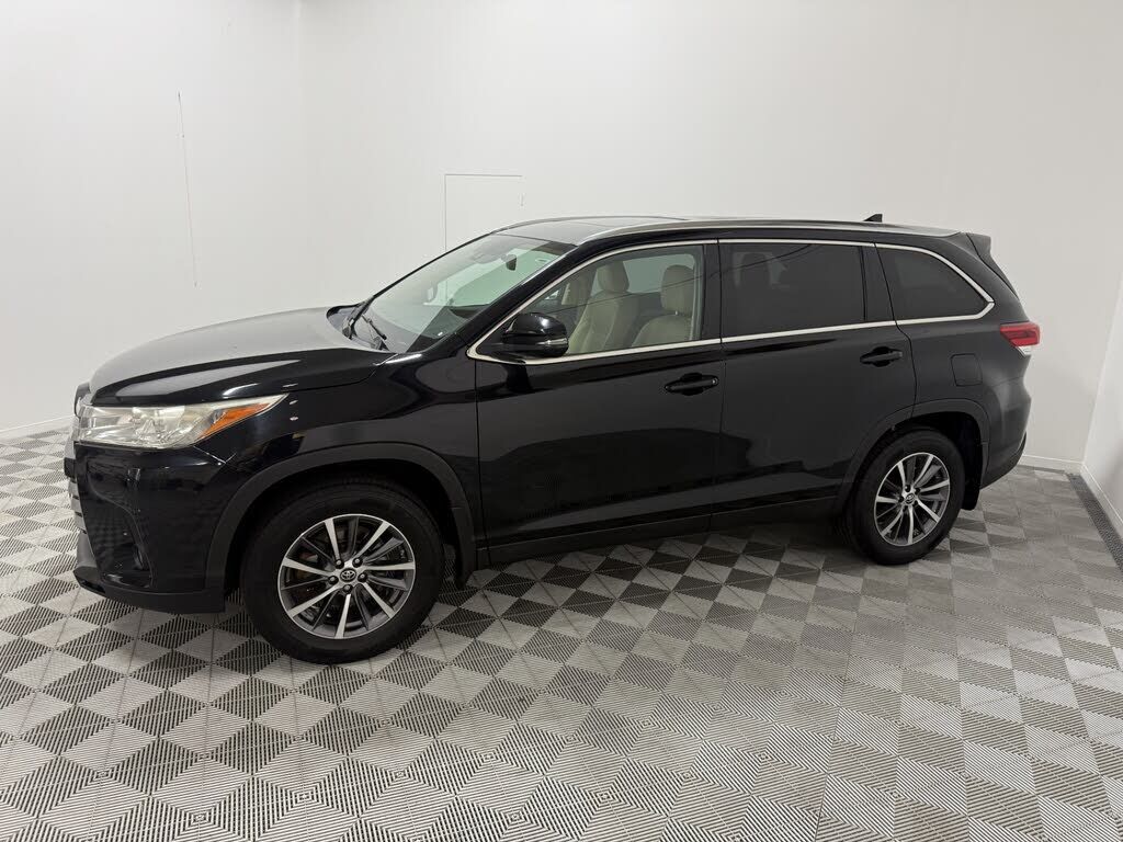 2019 TOYOTA Highlander