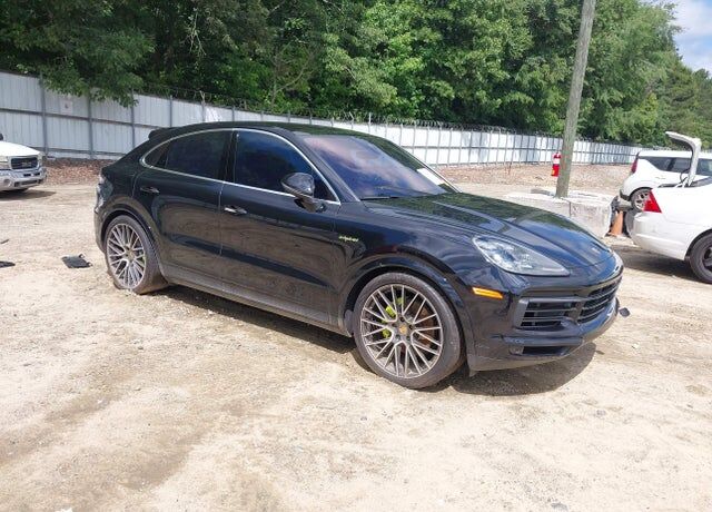 2022 PORSCHE Cayenne