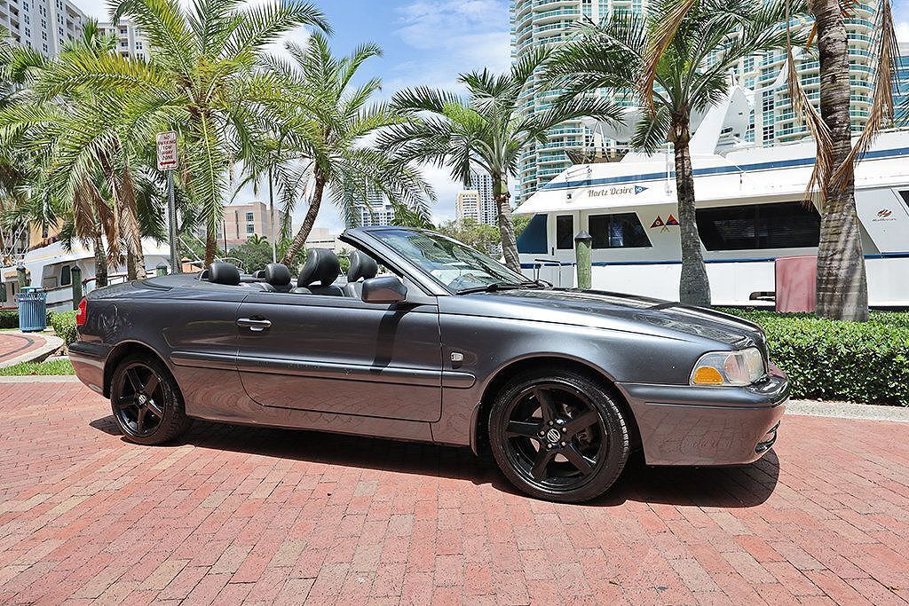 2004 VOLVO C70