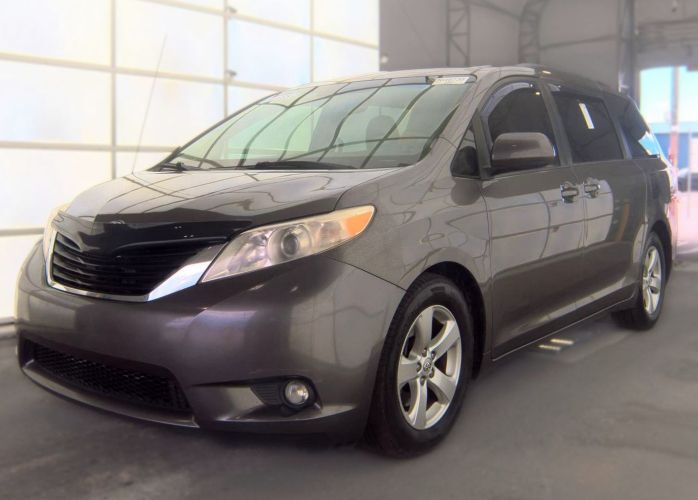 2014 TOYOTA Sienna