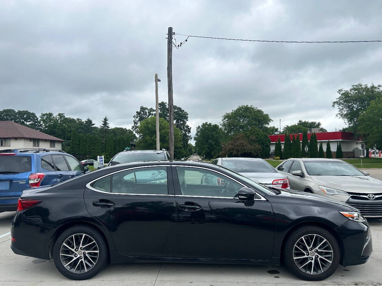 2017 LEXUS ES