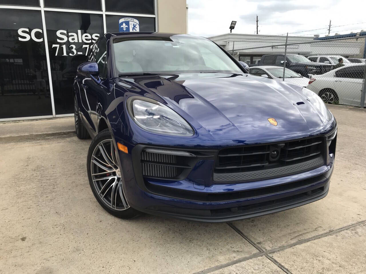 2024 PORSCHE Macan
