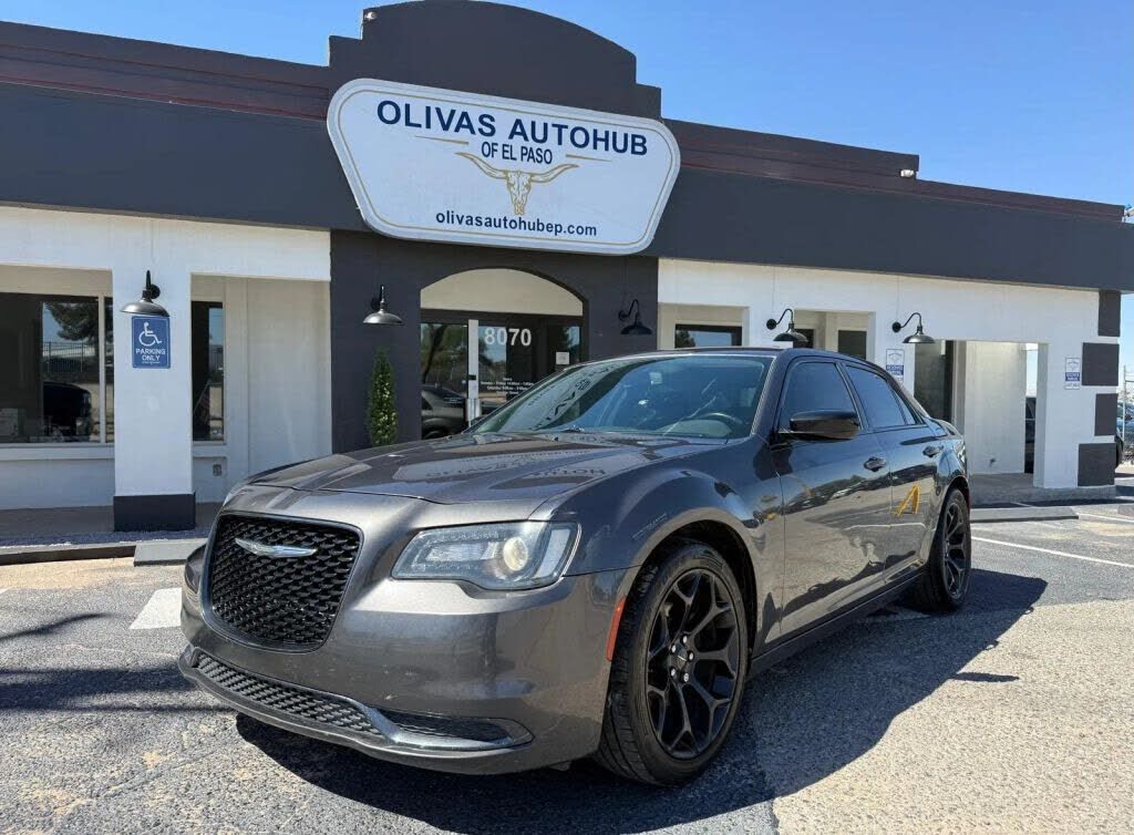 2019 CHRYSLER 300