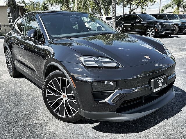 2025 PORSCHE Macan