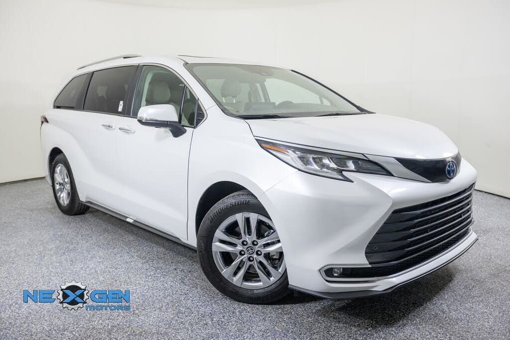 2024 TOYOTA Sienna