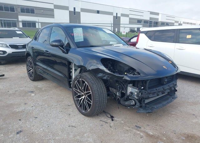 2024 PORSCHE Macan