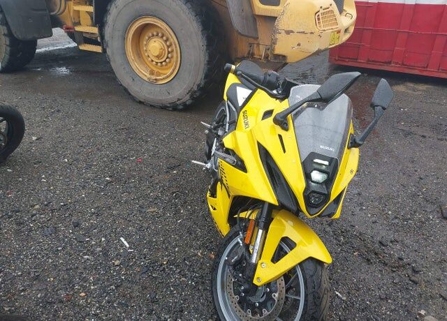 2024 SUZUKI GSX-8R